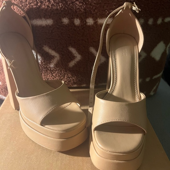 Elegant Beige Platform Heels - Picture 1 of 4